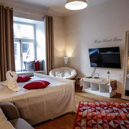 Dream Stay - Cosy Old Town Studio Near Main Square Tallinn Bagian luar foto