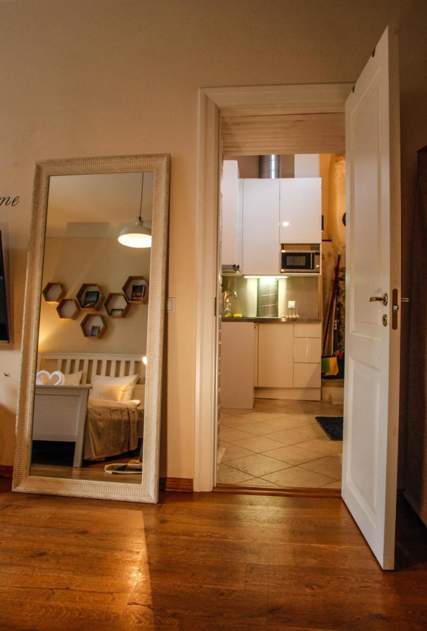 Dream Stay - Cosy Old Town Studio Near Main Square Tallinn Bagian luar foto