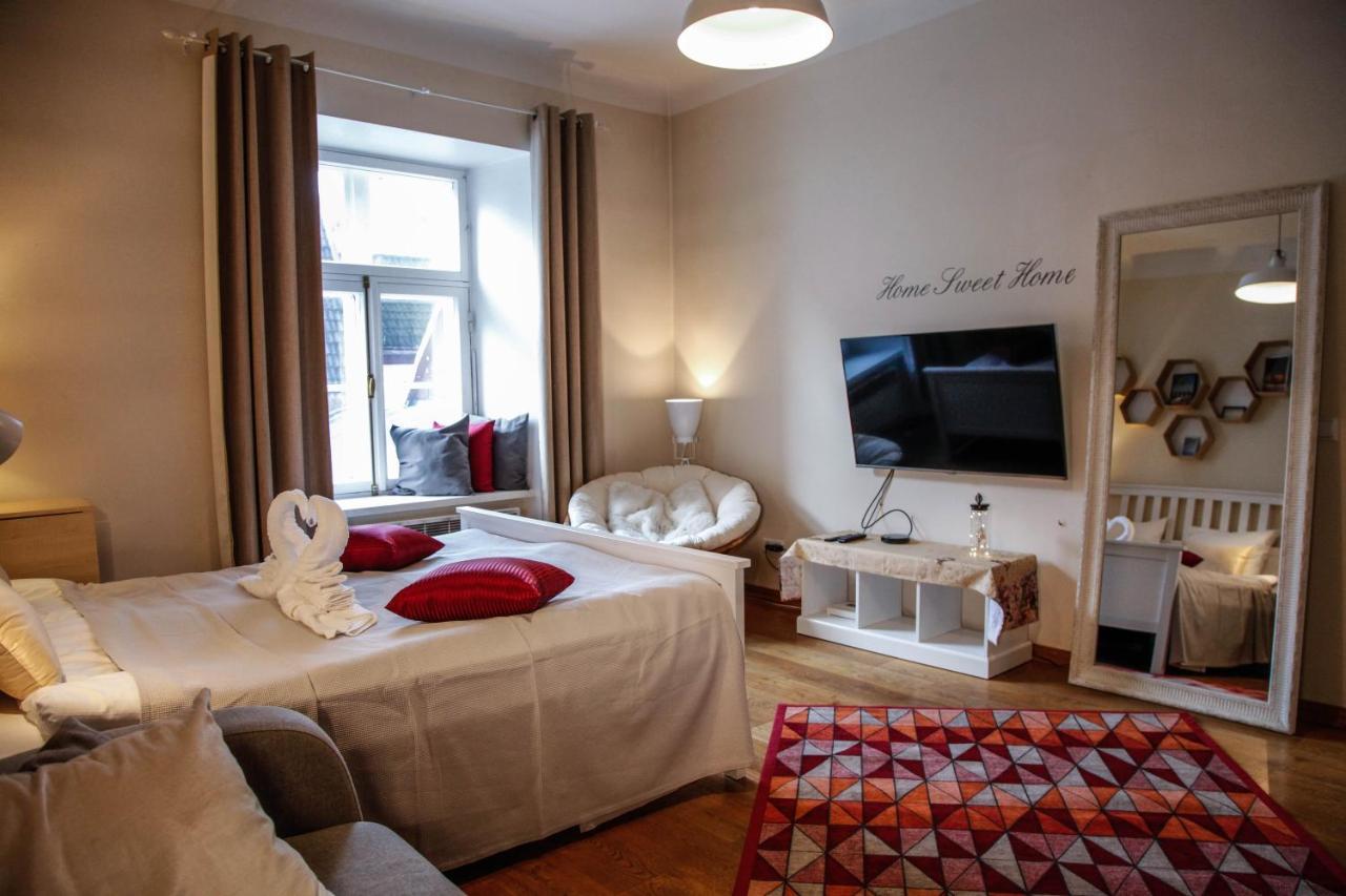 Dream Stay - Cosy Old Town Studio Near Main Square Tallinn Bagian luar foto